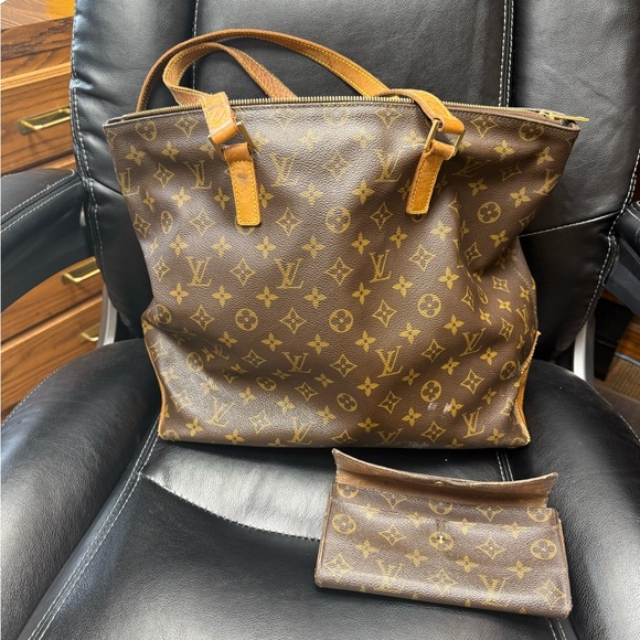 Louis Vuitton Handbags - Louis Vuitton Monogram Tote in Brown with Tan Trim